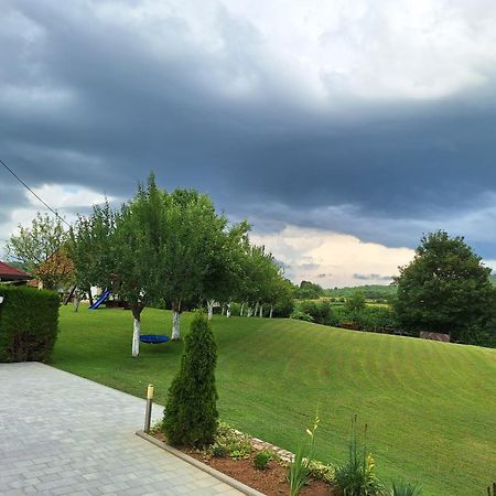 Guesthouse Miha Rakovica Eksteriør bilde