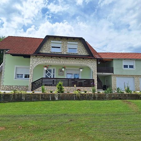 Guesthouse Miha Rakovica Eksteriør bilde