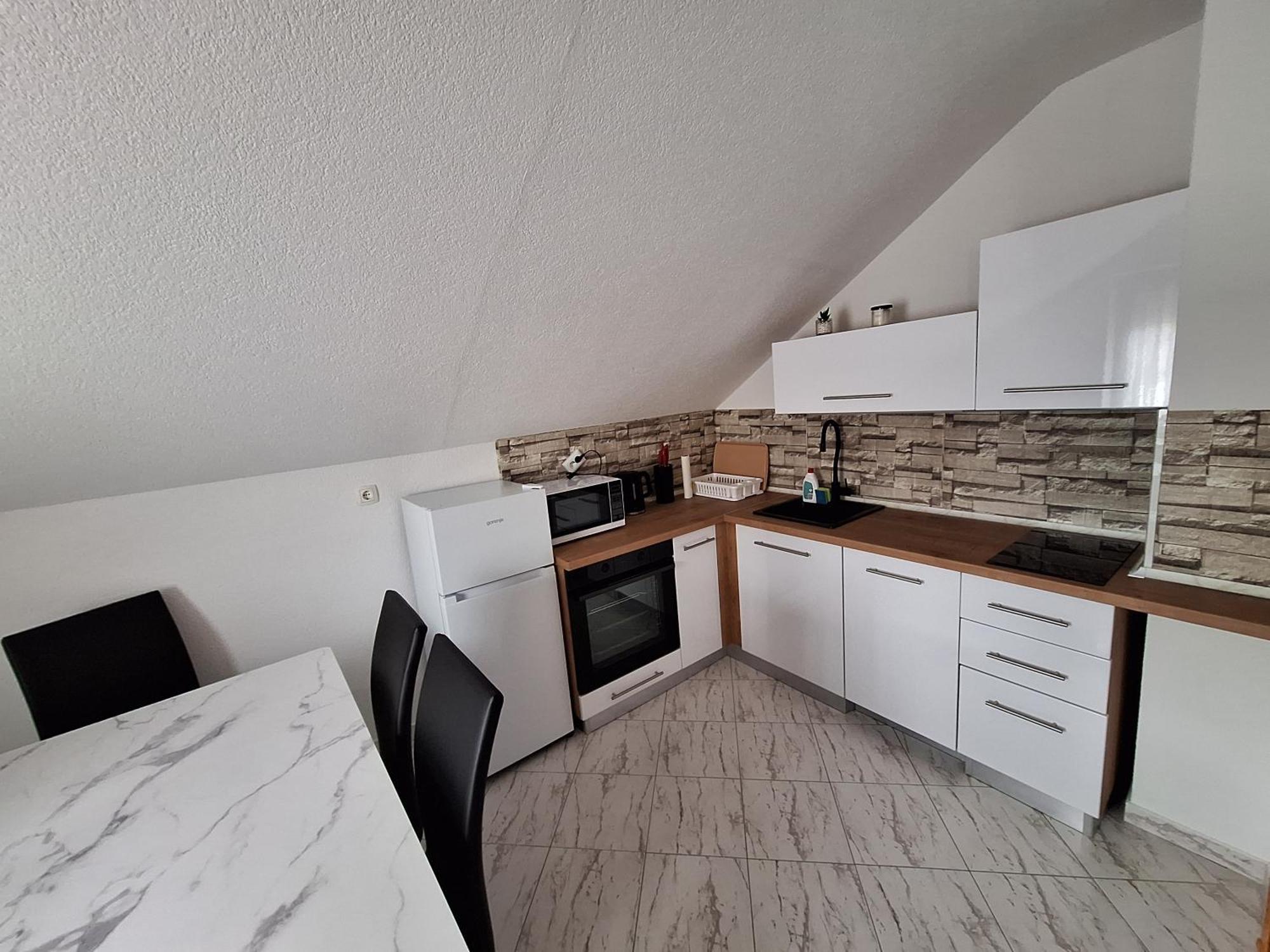 Guesthouse Miha Rakovica Eksteriør bilde