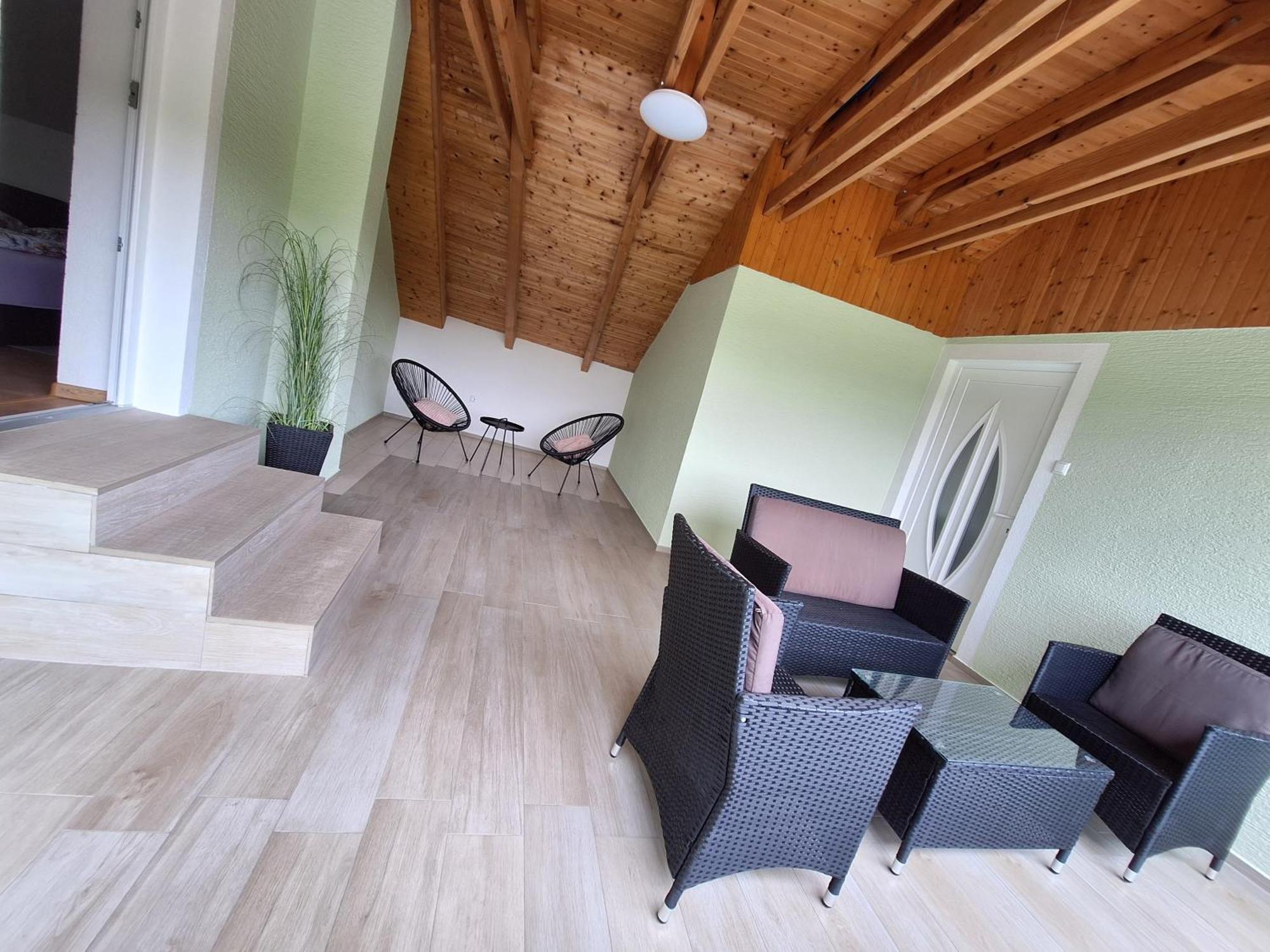 Guesthouse Miha Rakovica Eksteriør bilde