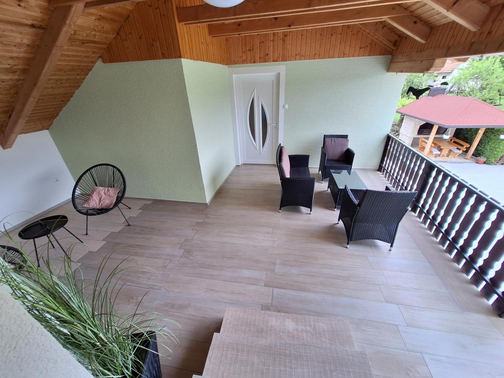 Guesthouse Miha Rakovica Eksteriør bilde