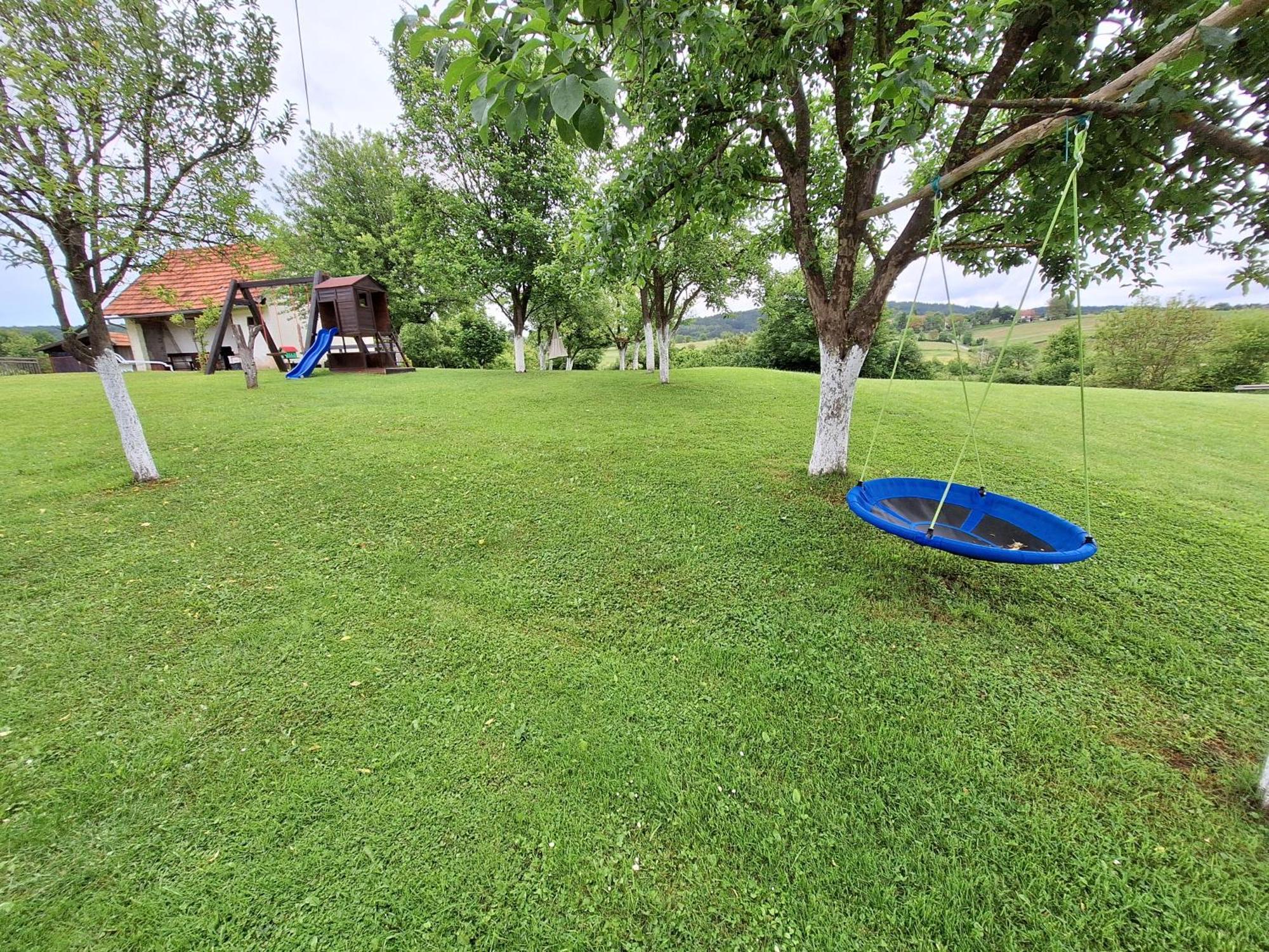 Guesthouse Miha Rakovica Eksteriør bilde